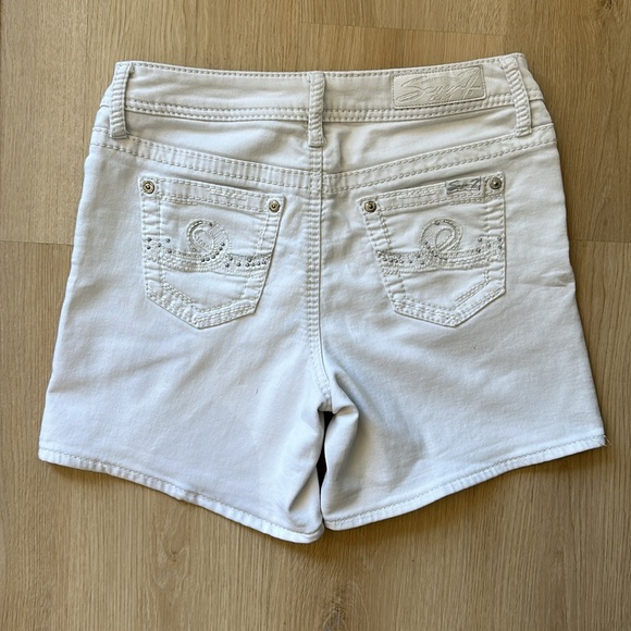 Seven7 Mid Length White Stretch Jean Shorts - Picture 5 of 6